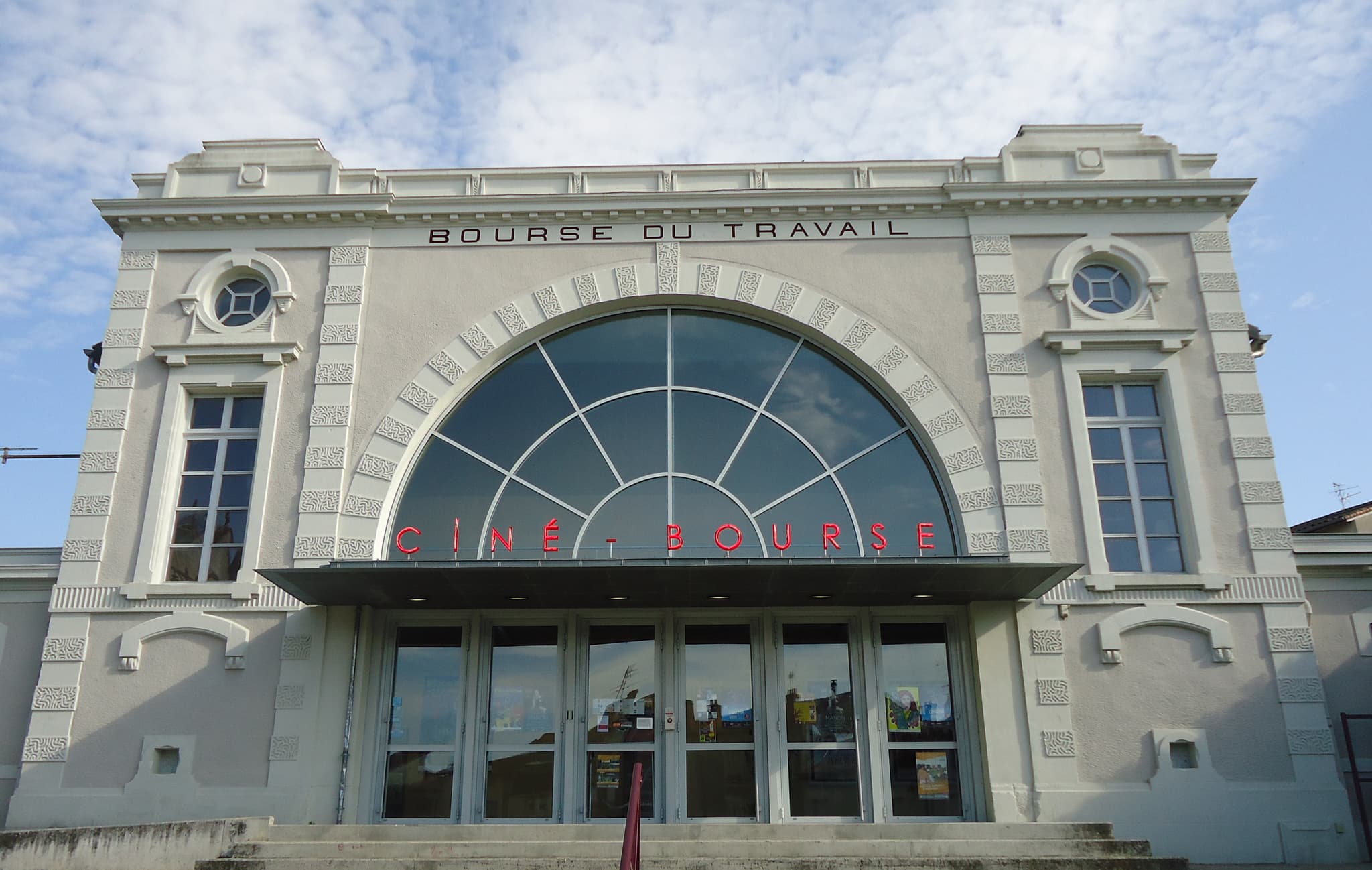Cinéma de Saint-Junien. Autrefois la Bourse du travail_1