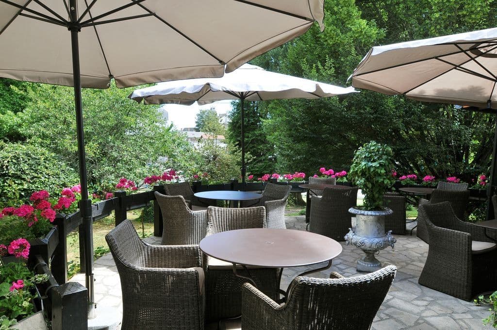 Terrasse, Hôtel Restaurant Le Relais de Comodoliac, Saint-Junien