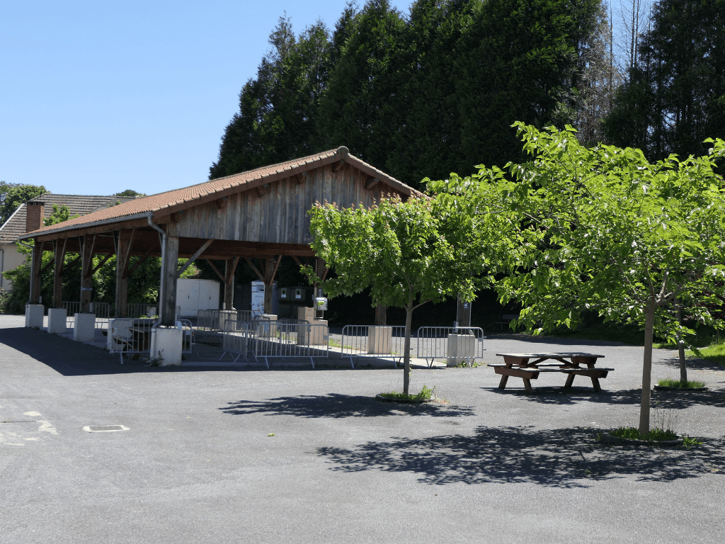 Aire de service camping-car, Vayres
