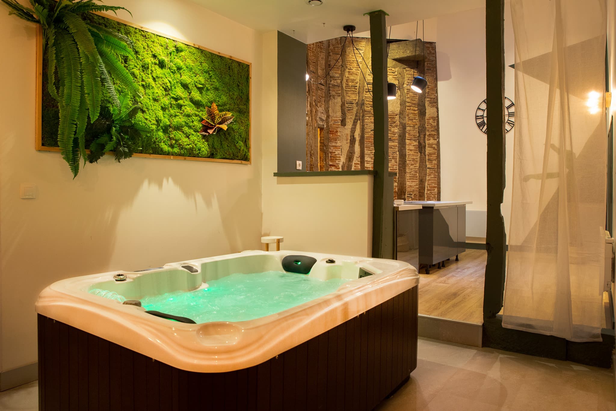 JK Suites Appart-Hôtel & Spa Privatif