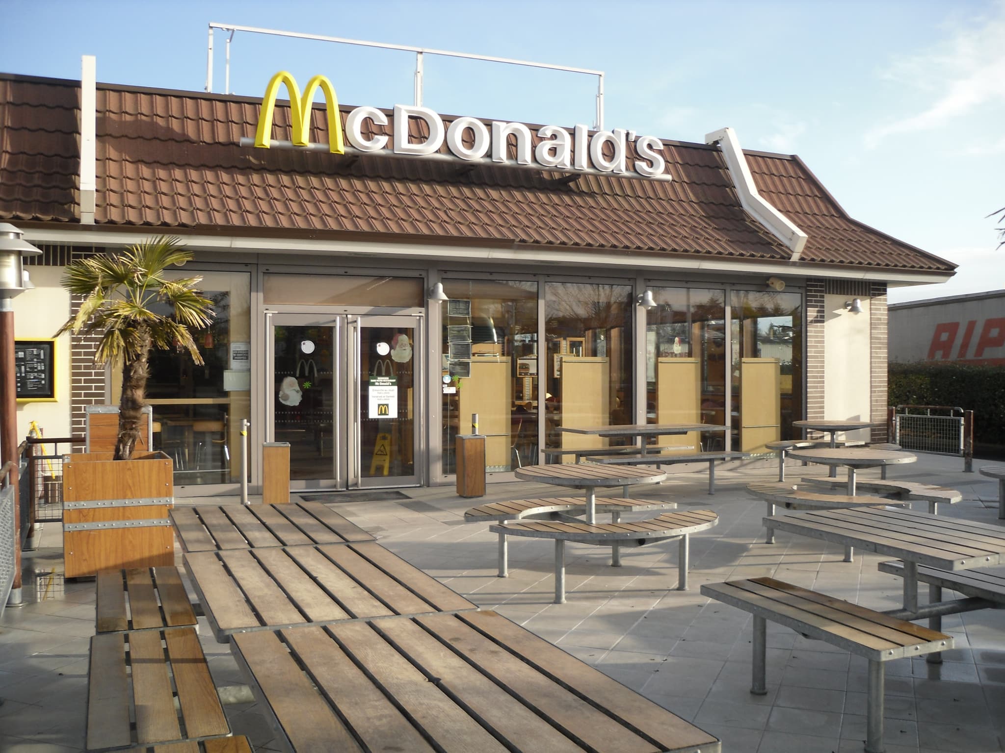 Mc Do Parthenay.JPG_1