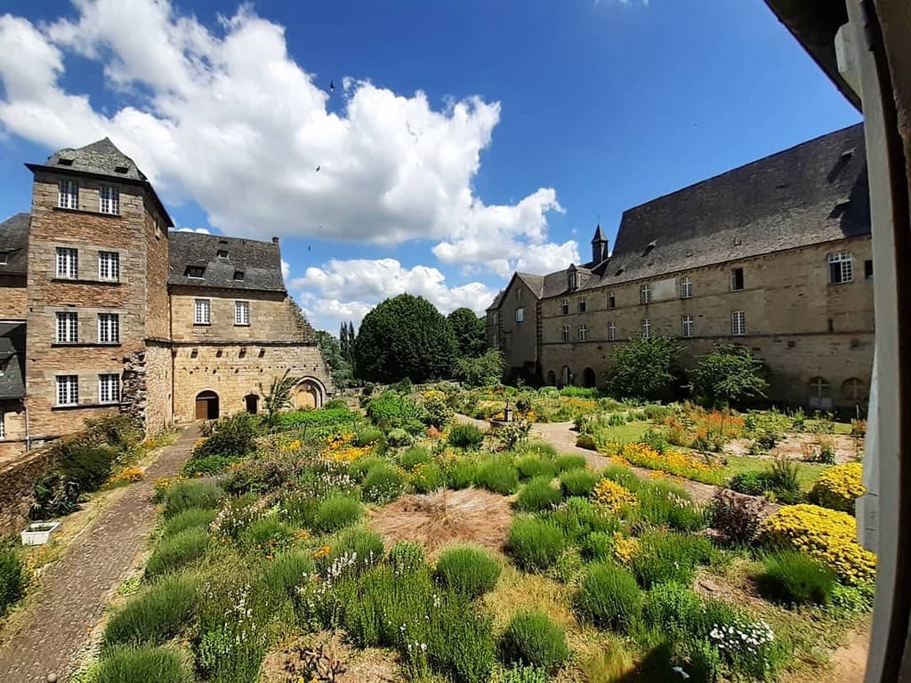 Vue sur le cloître_15
