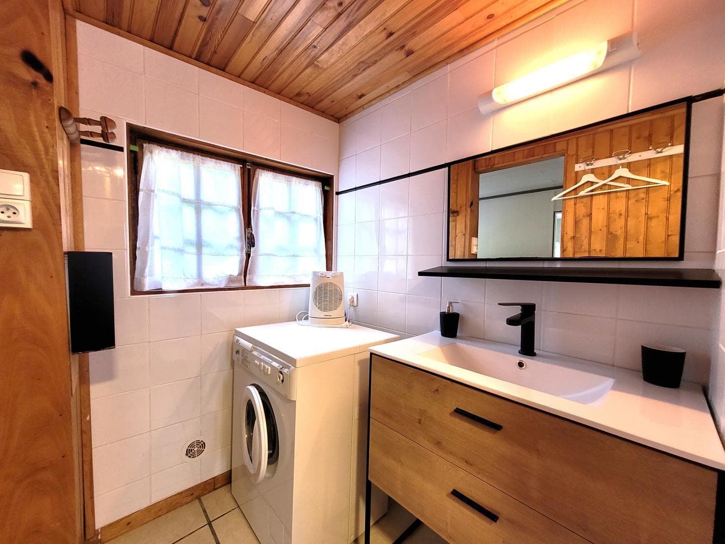 Ma Cabane au Bord du Lac_25