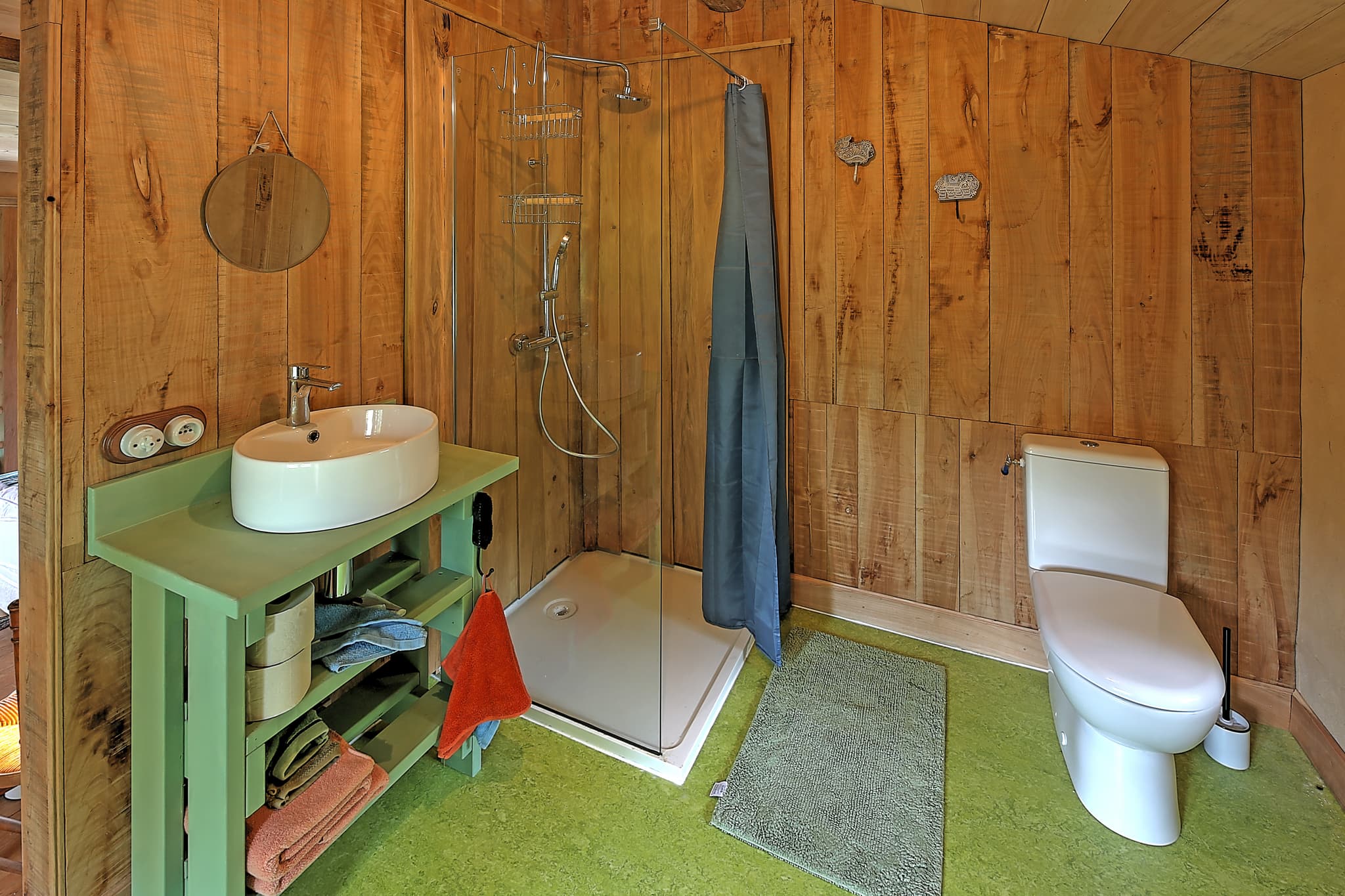 1st floor double shower room 1a