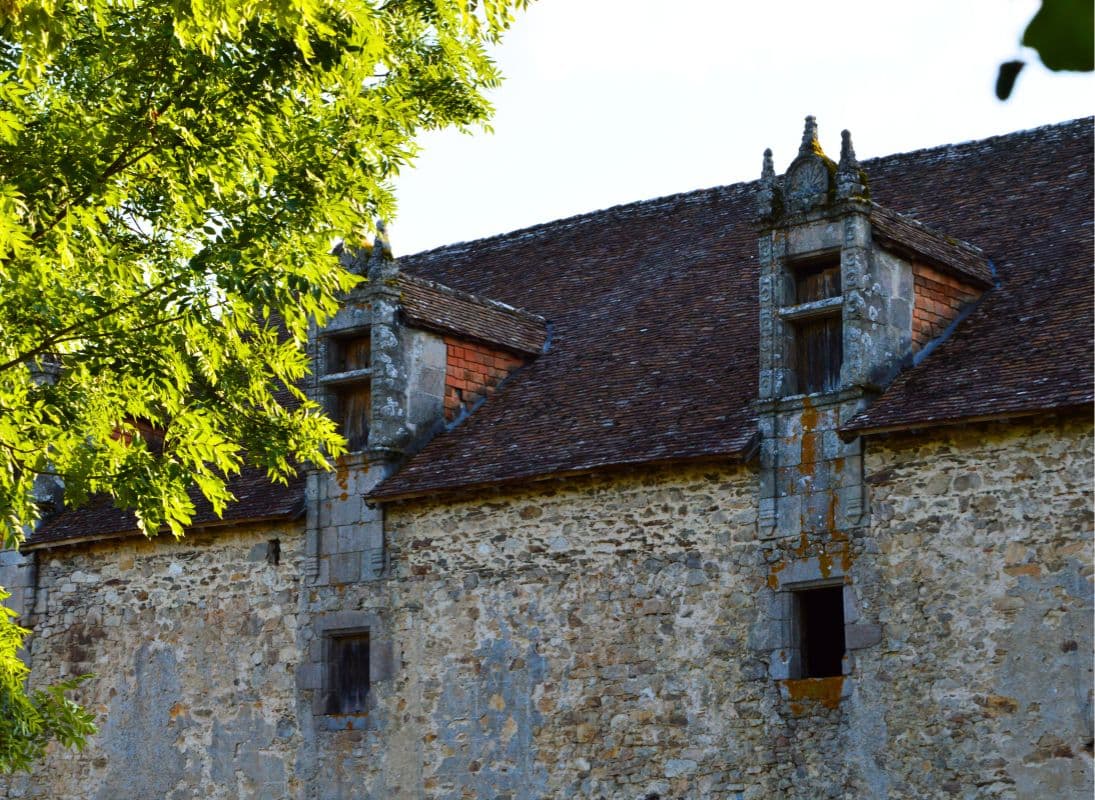 écuries-renaissance-du-chateau-des-cars