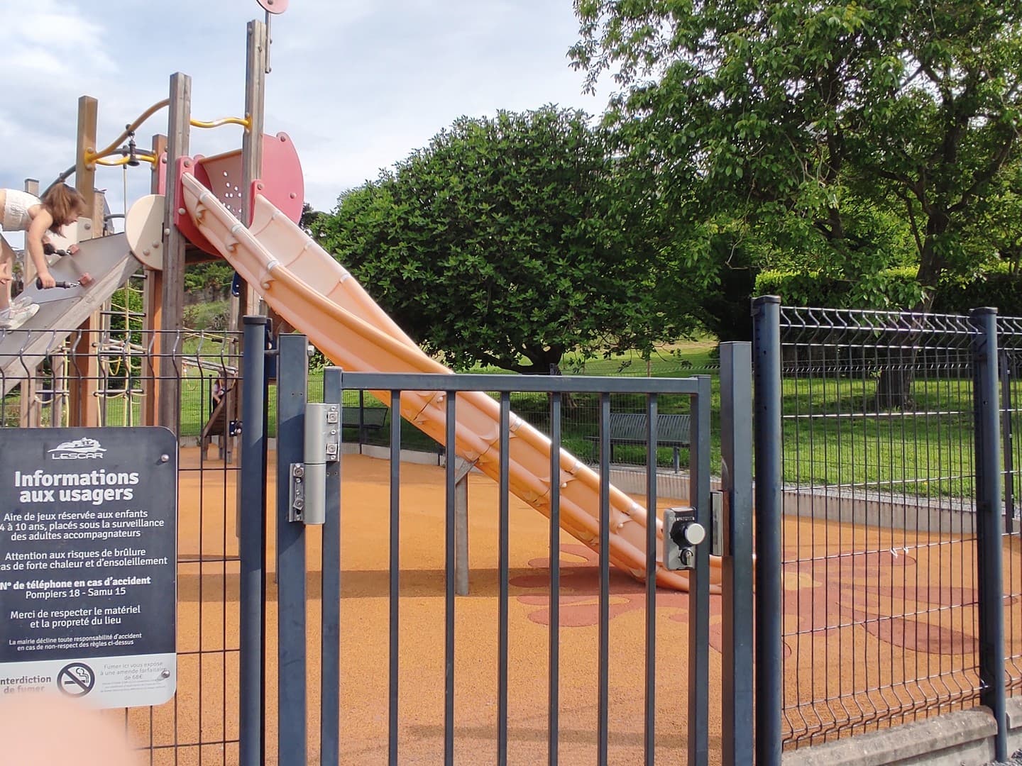 Aire de Jeux des remparts de Lescar - Lescar - tobogans