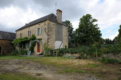 2-Les 1000 portes Maison-exterieure-redim