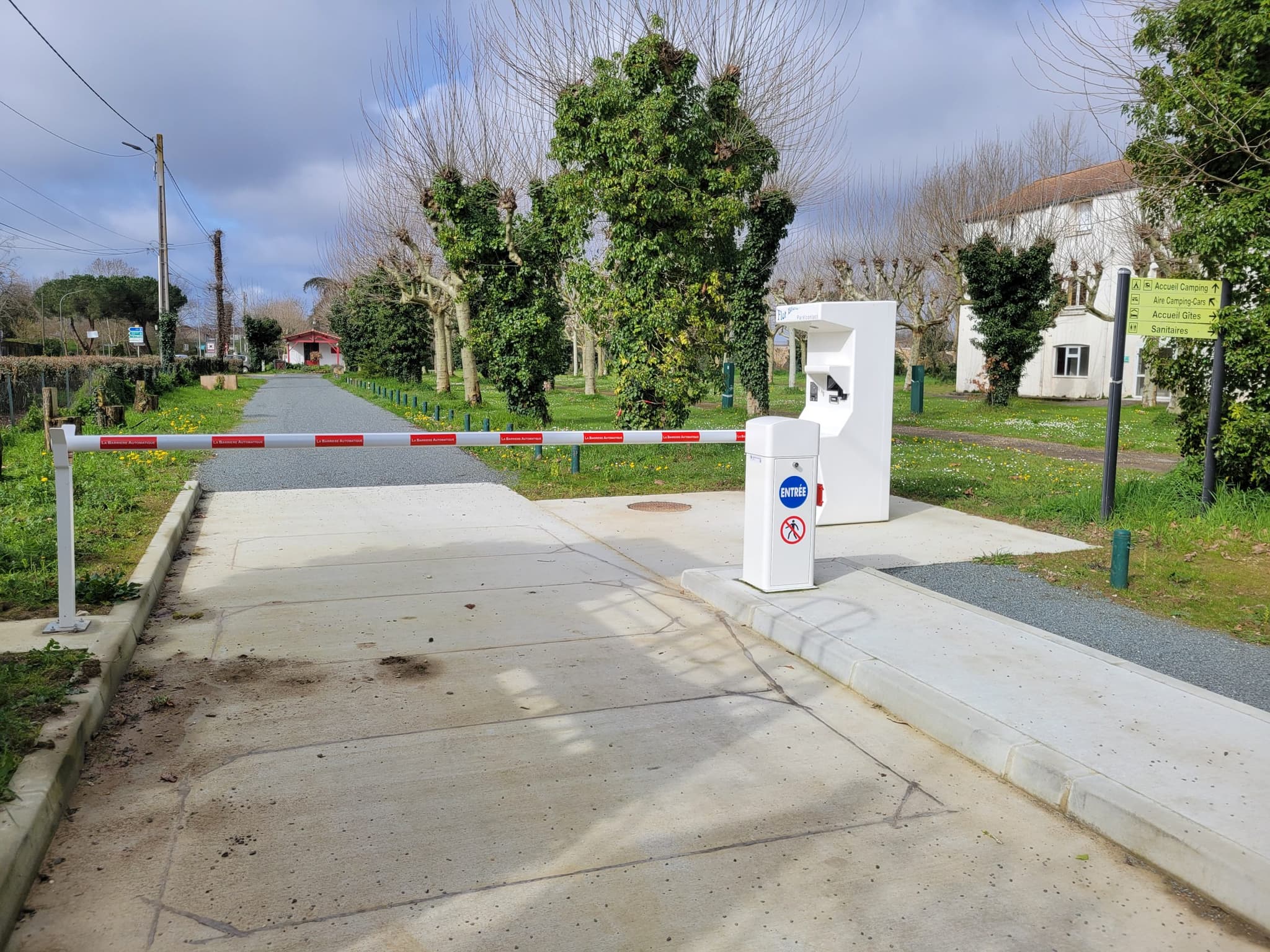 aire de camping-car Aiguillon