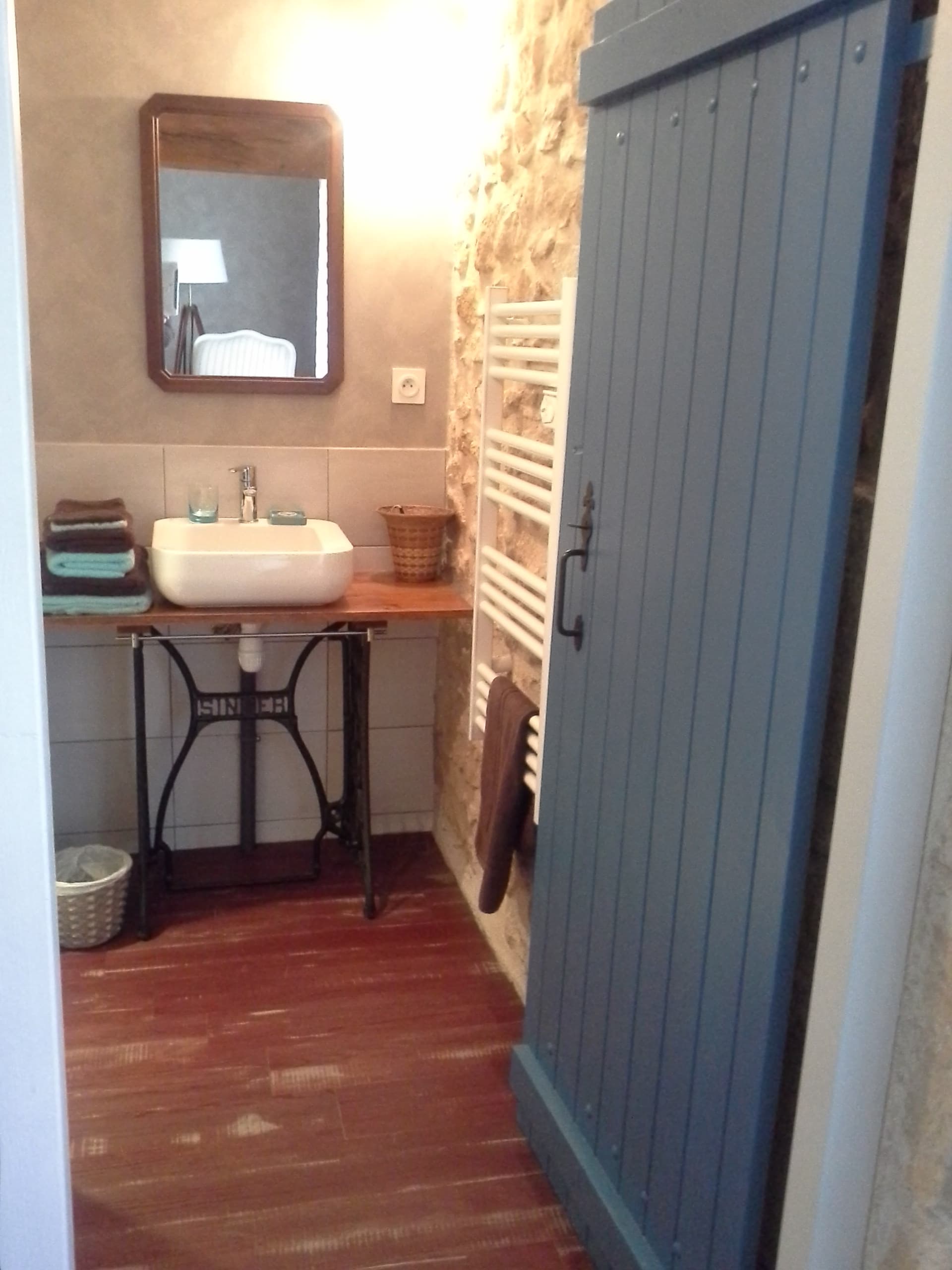 logis du four chambre "côte atlantique" côté salle de bain