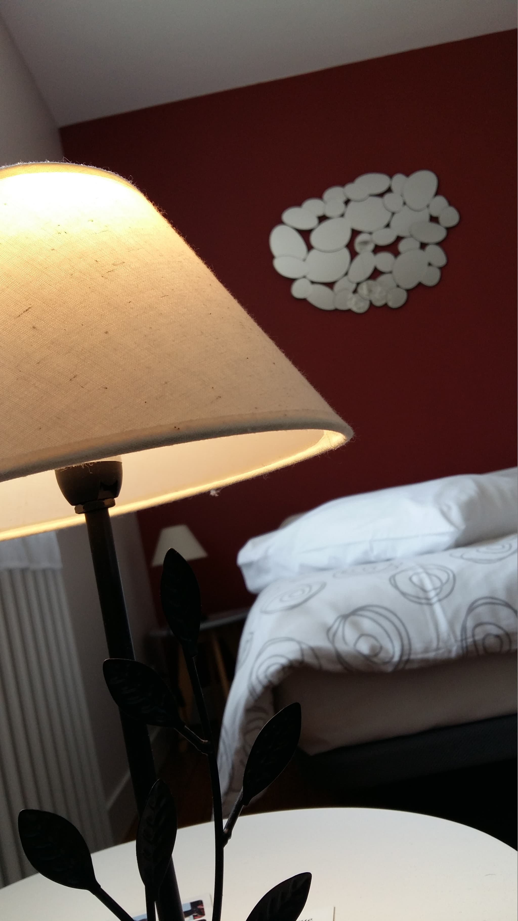 Chambre Coquelicot avec sa décoration Multi-Miroirs