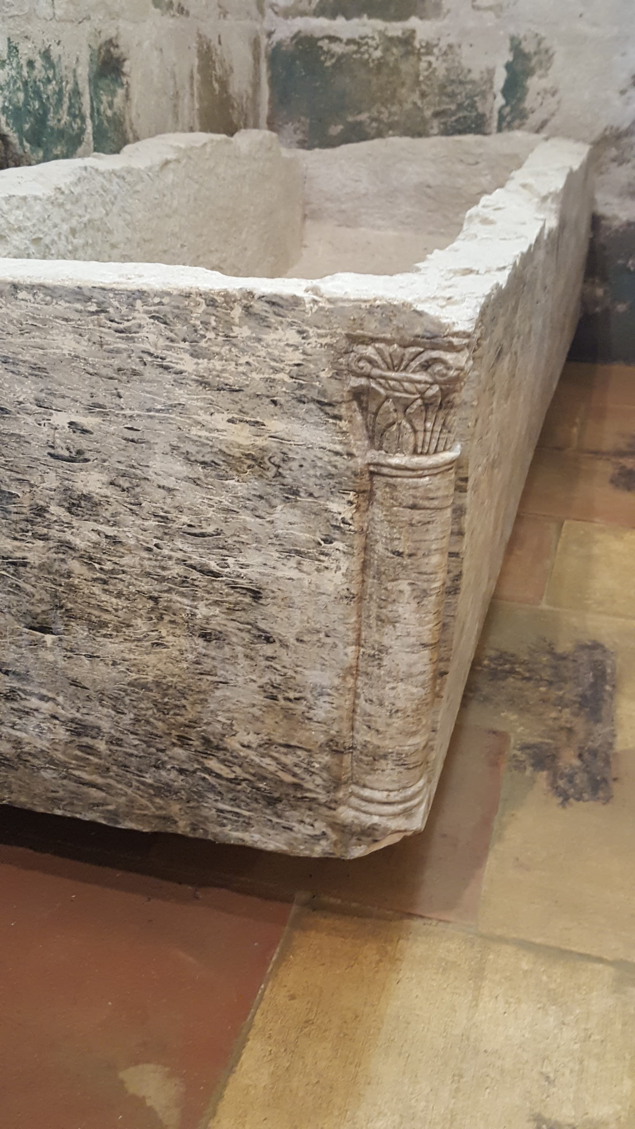 Sarcophage Abbaye de Cagnotte