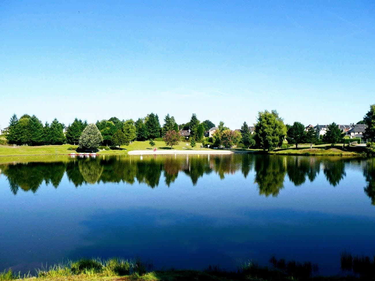 Plan d'eau de baignade de "La Roche" à Meuzac_1