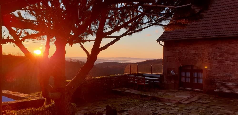 Lever de soleil depuis la cour_8