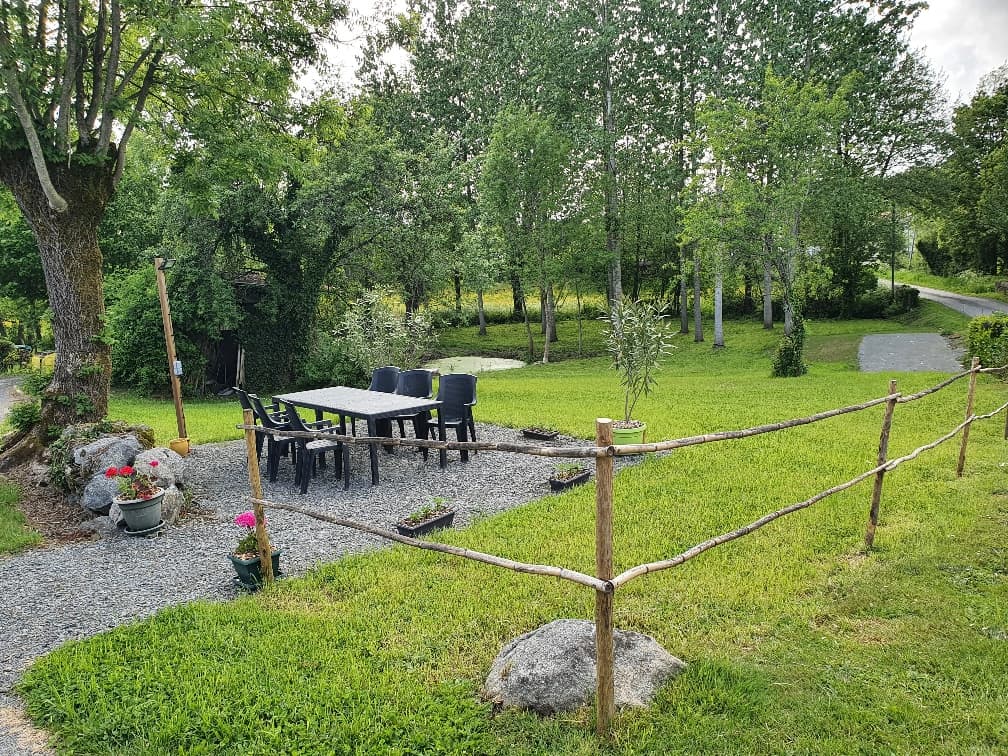 Parc arboré avec terrain de pétanque