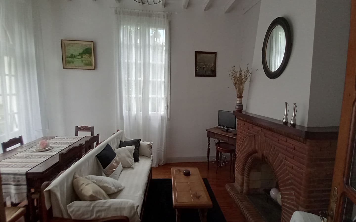 maison francoise plaa cheminee + salon baigorri