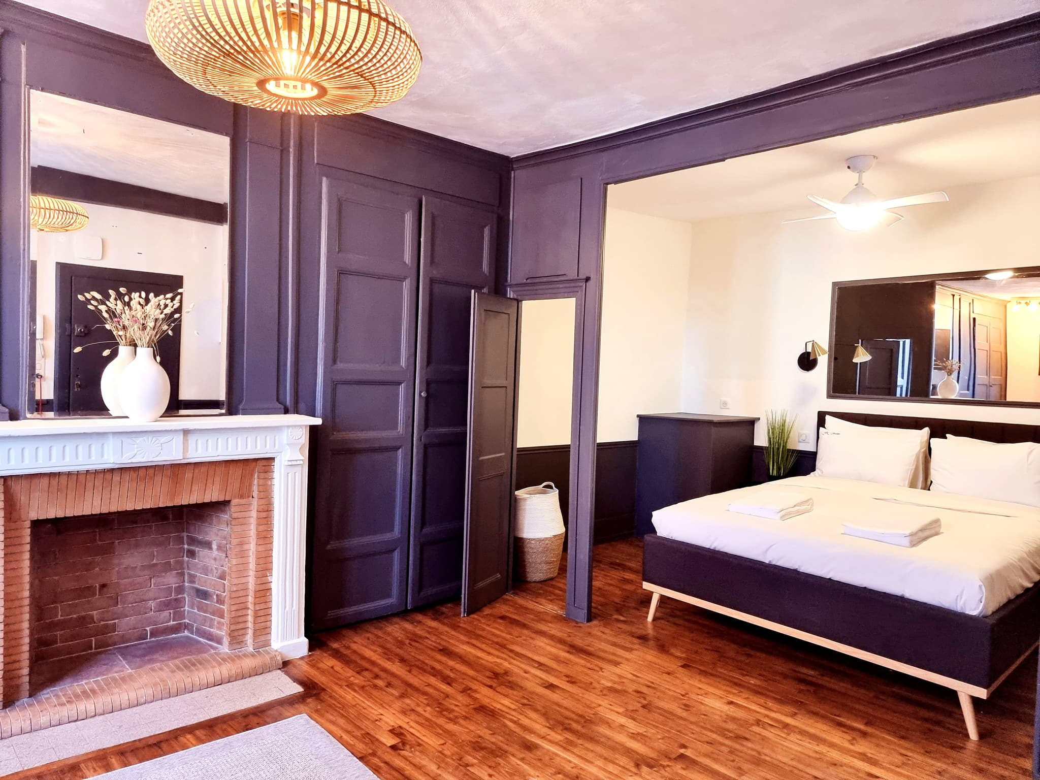 JK Suites Appart-Hôtel & Spa Privatif -La Suite à La Française