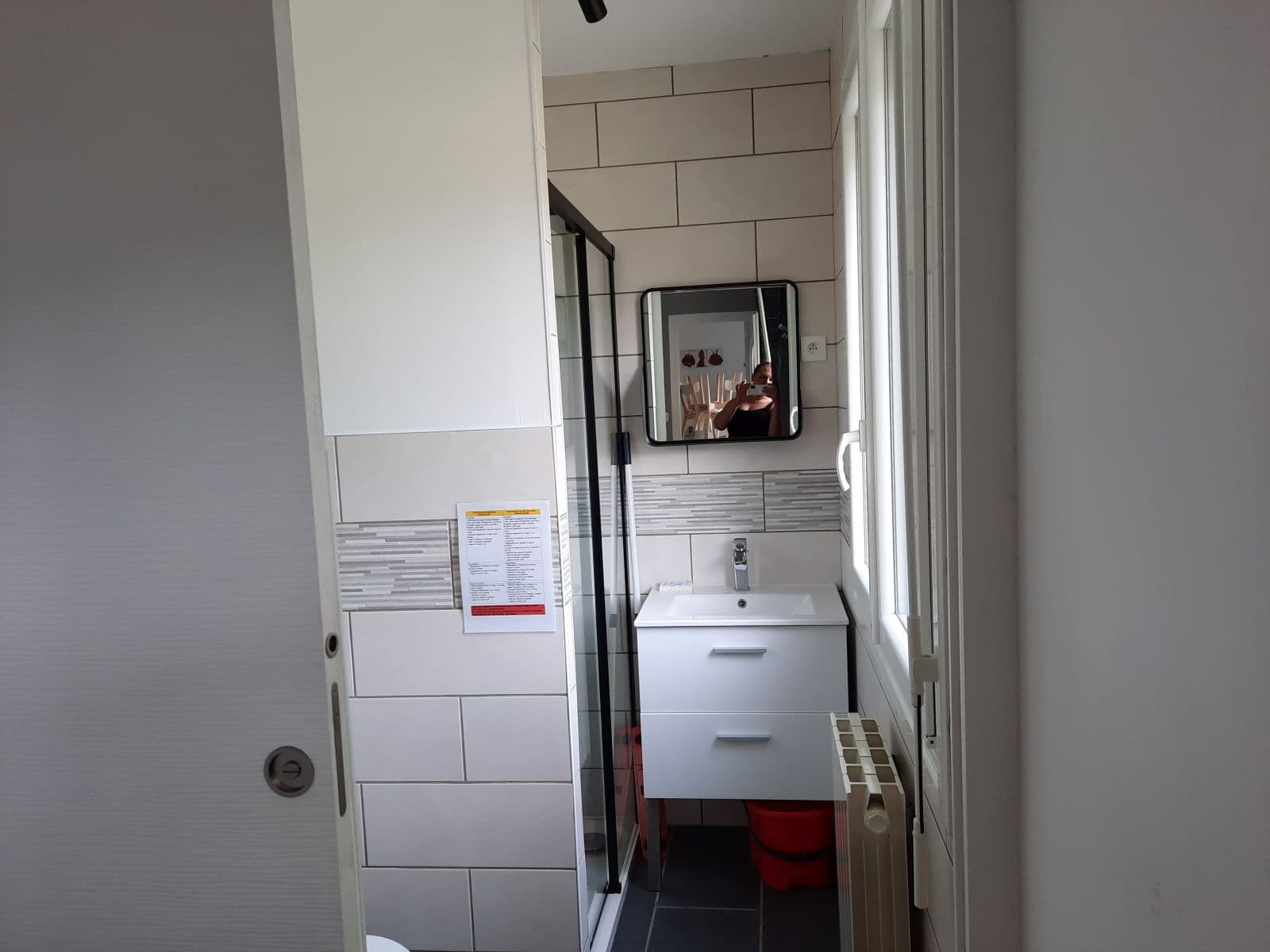 Salle d'eau, douche et toilette
