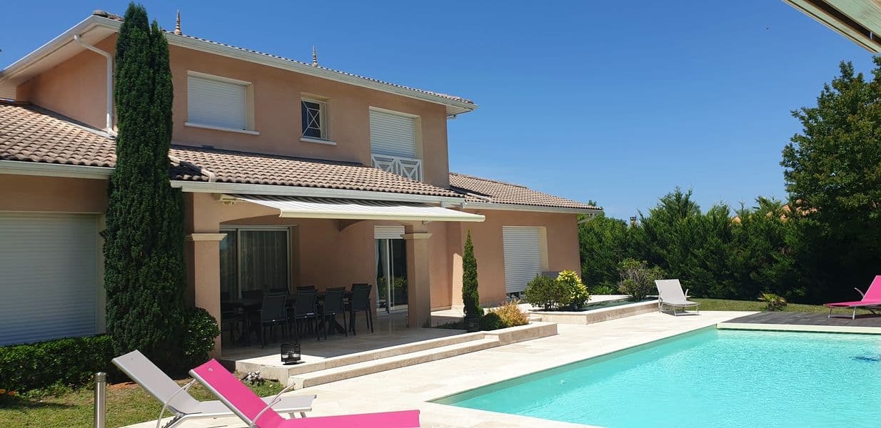 Piscine et terrasse