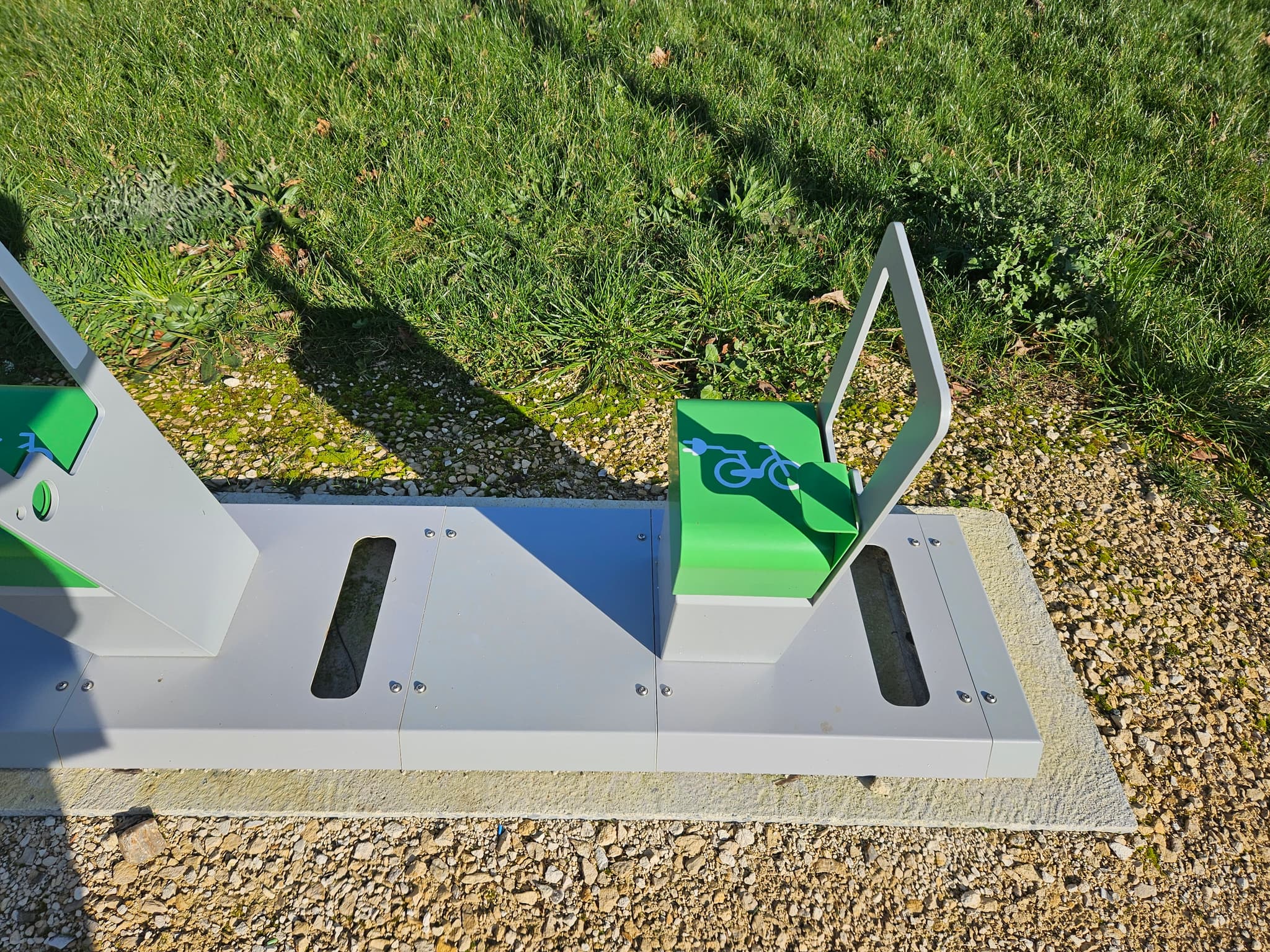 Borne de recharge vélo