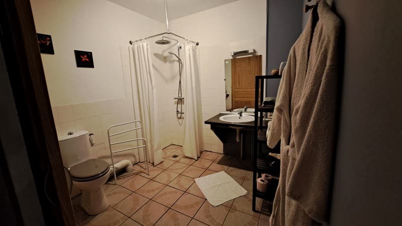 la source de peyssou - salle de bain