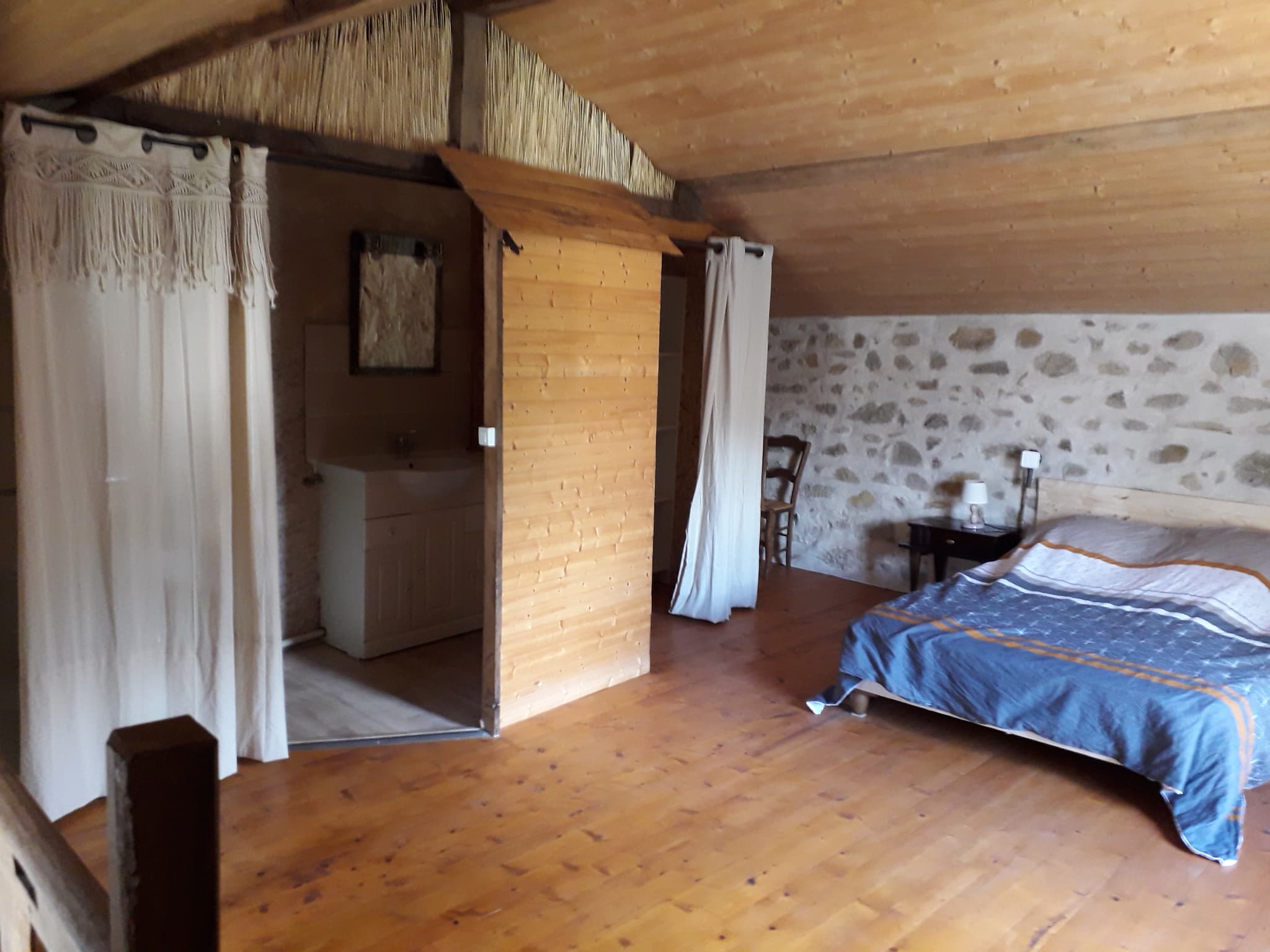 Location 2-4 personnes à Gourgé - Chambre