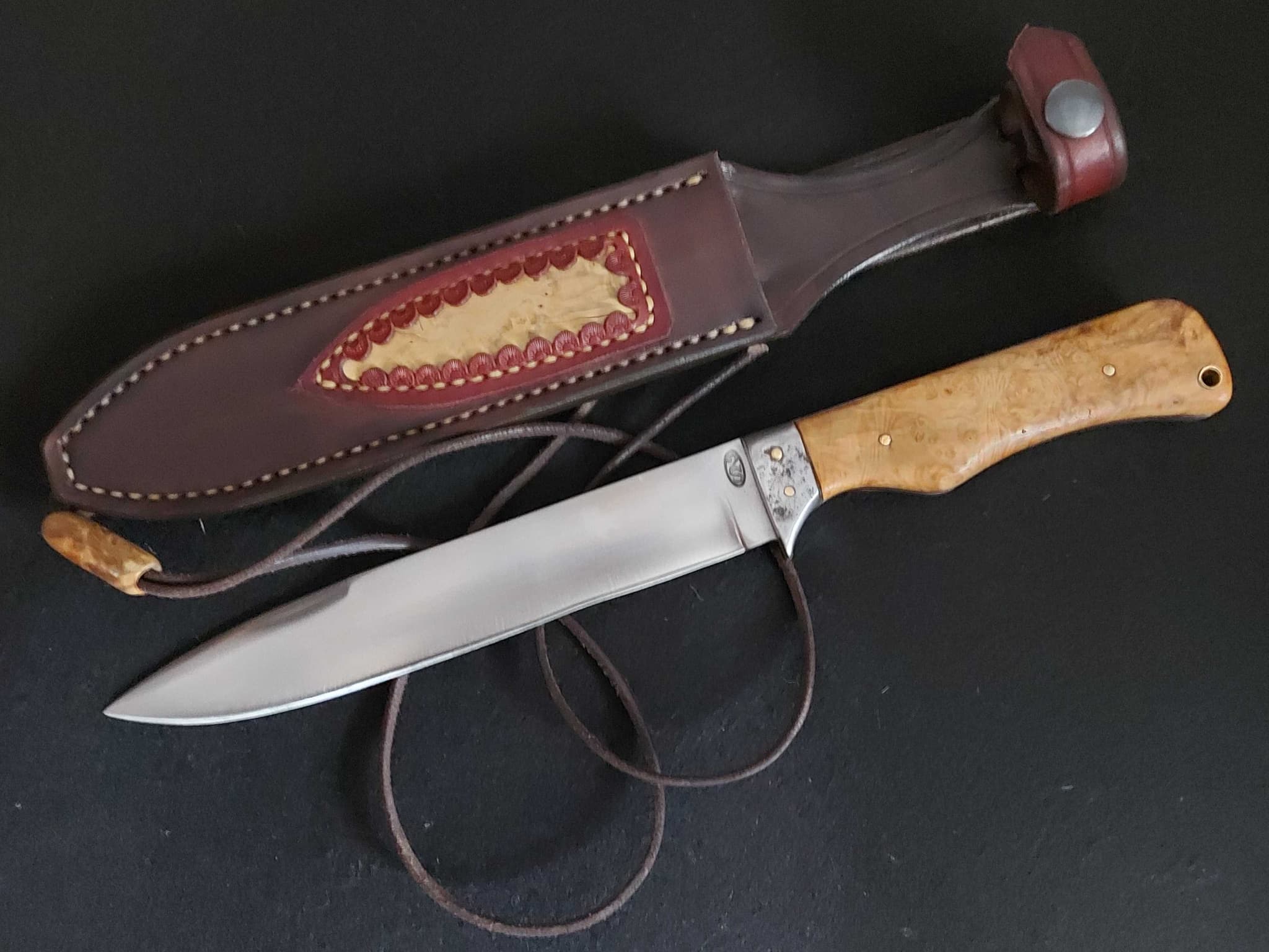 Couteau chasse avec gaine incrustation bois