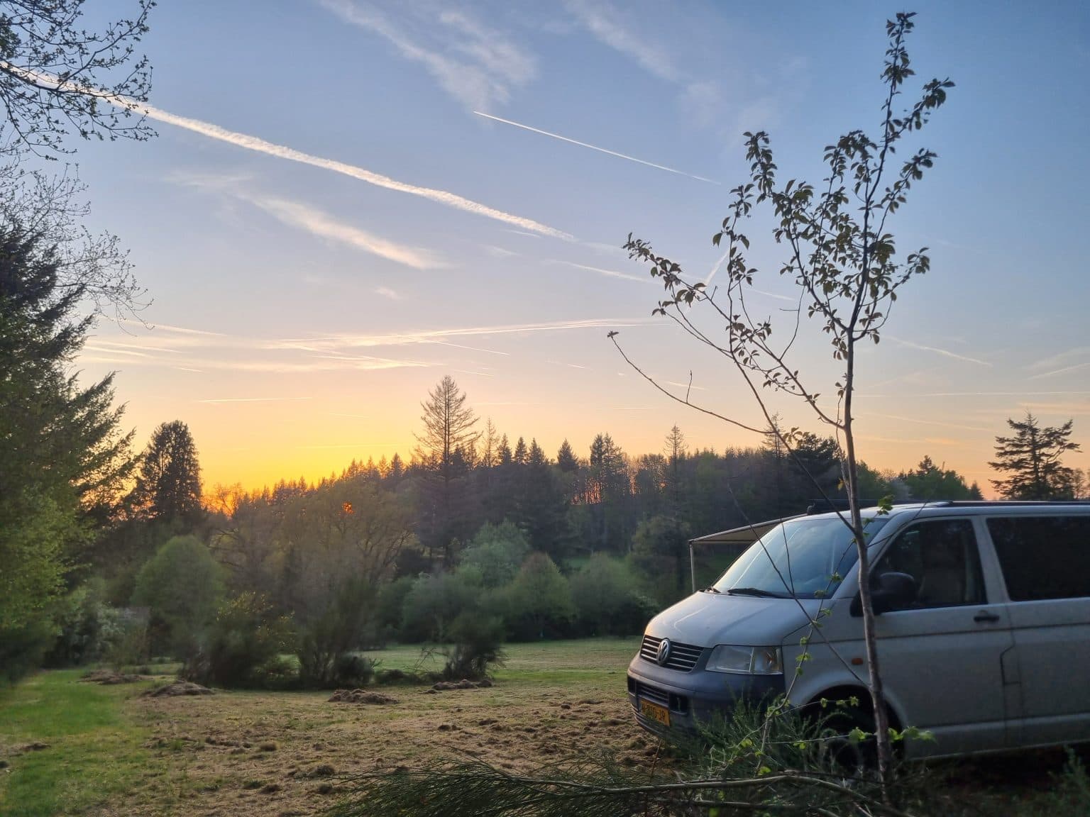 Van sur le camping