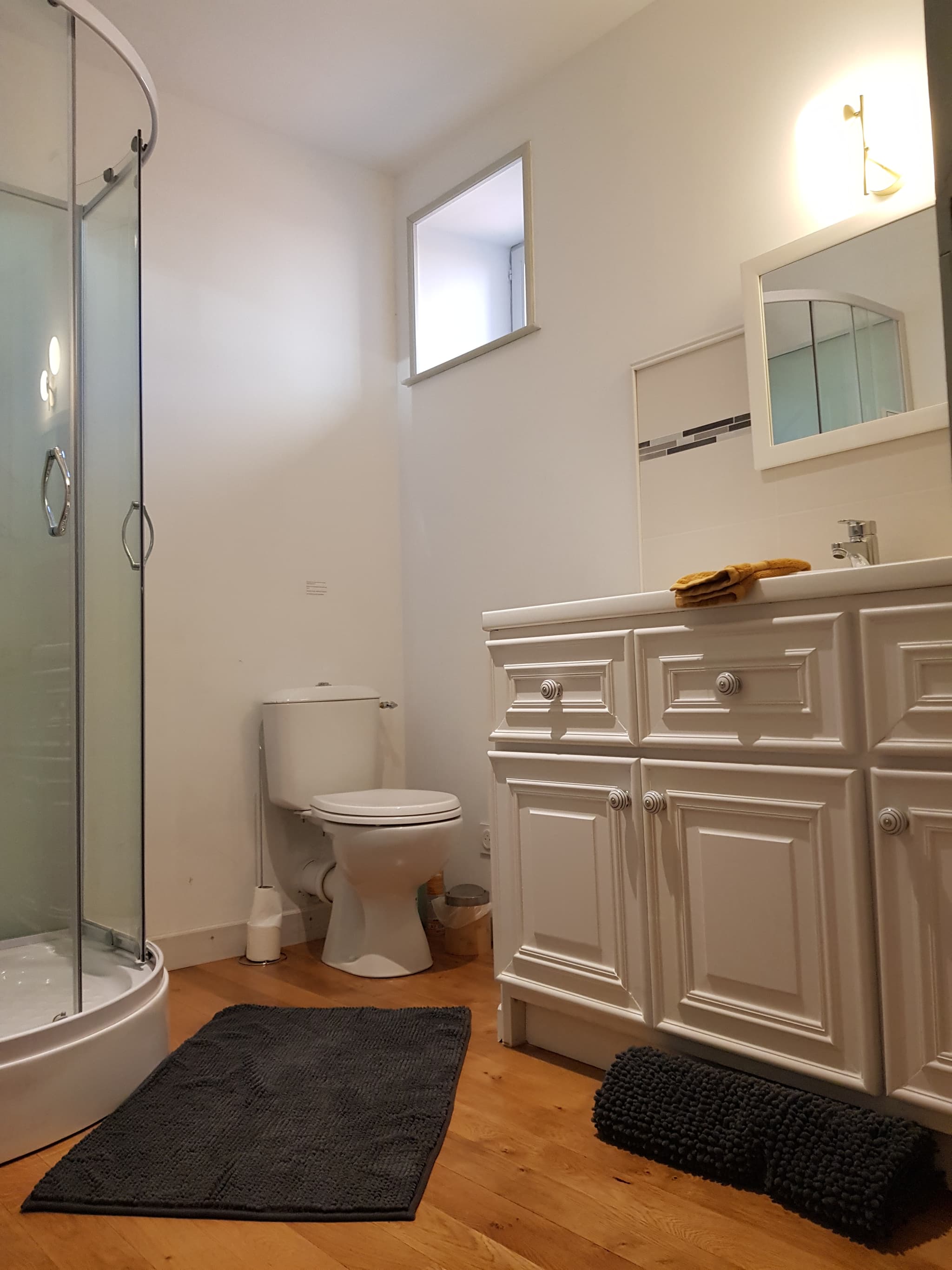 Une des 4 salle de bain