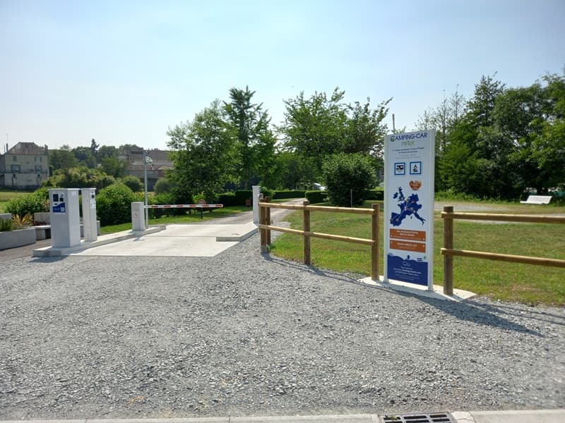 aire de camping car Le Dorat