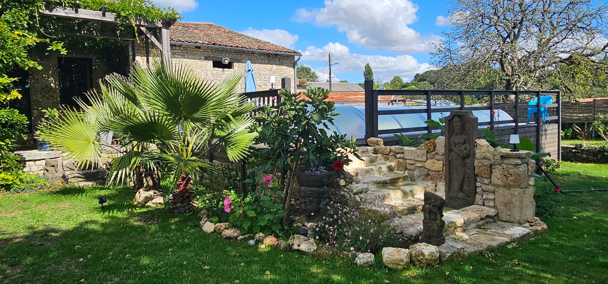 Chambres d'hôtes-Maison Fossemagne-jardin avec piscine