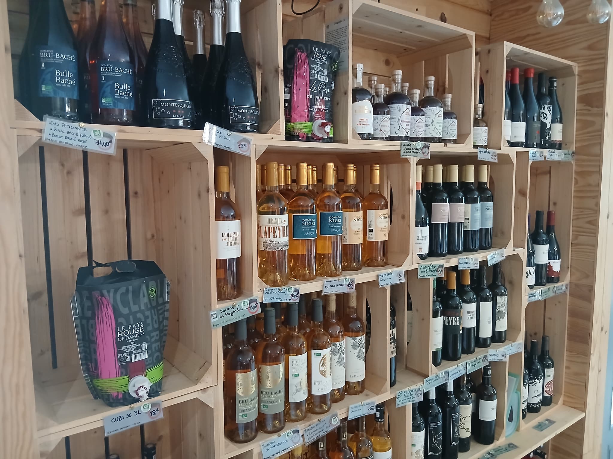Un large choix de vins à la boutique Tot de Casa