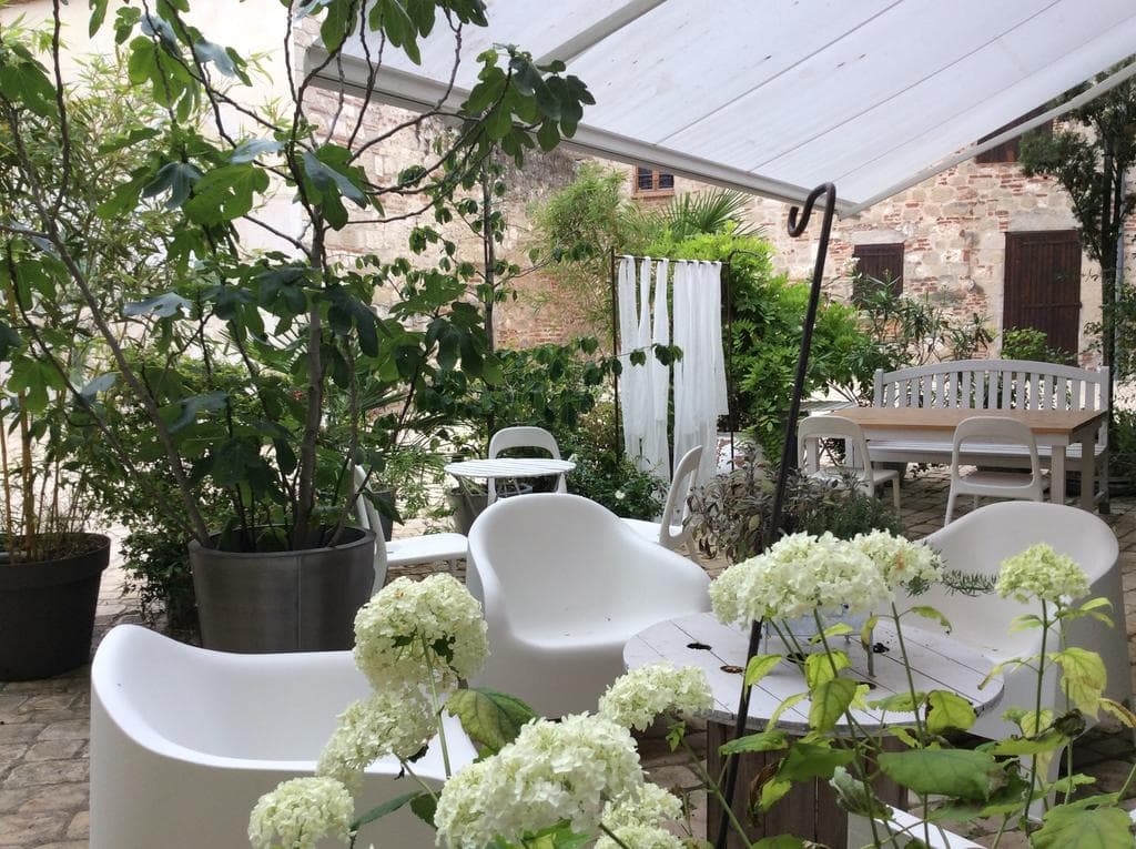 HLOAQU047V505BOL_Penne_LaMaisonSurLaPlace_extérieur