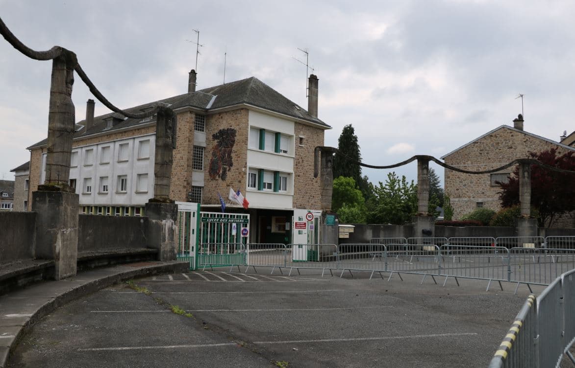 Cariatides du lycée Barbanceys_2