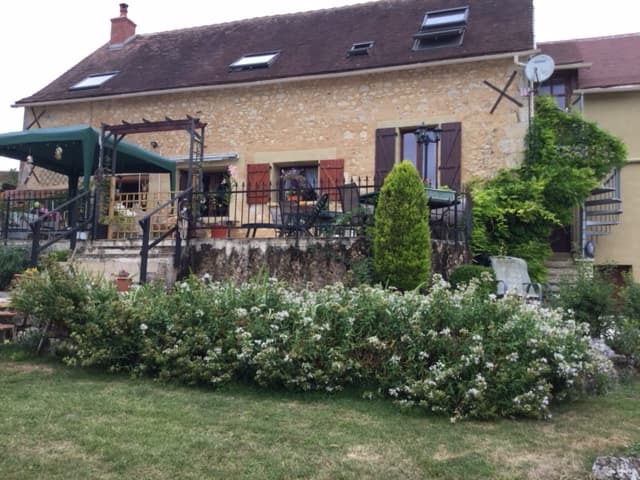 Peacefull rear garden with private terrasse_1