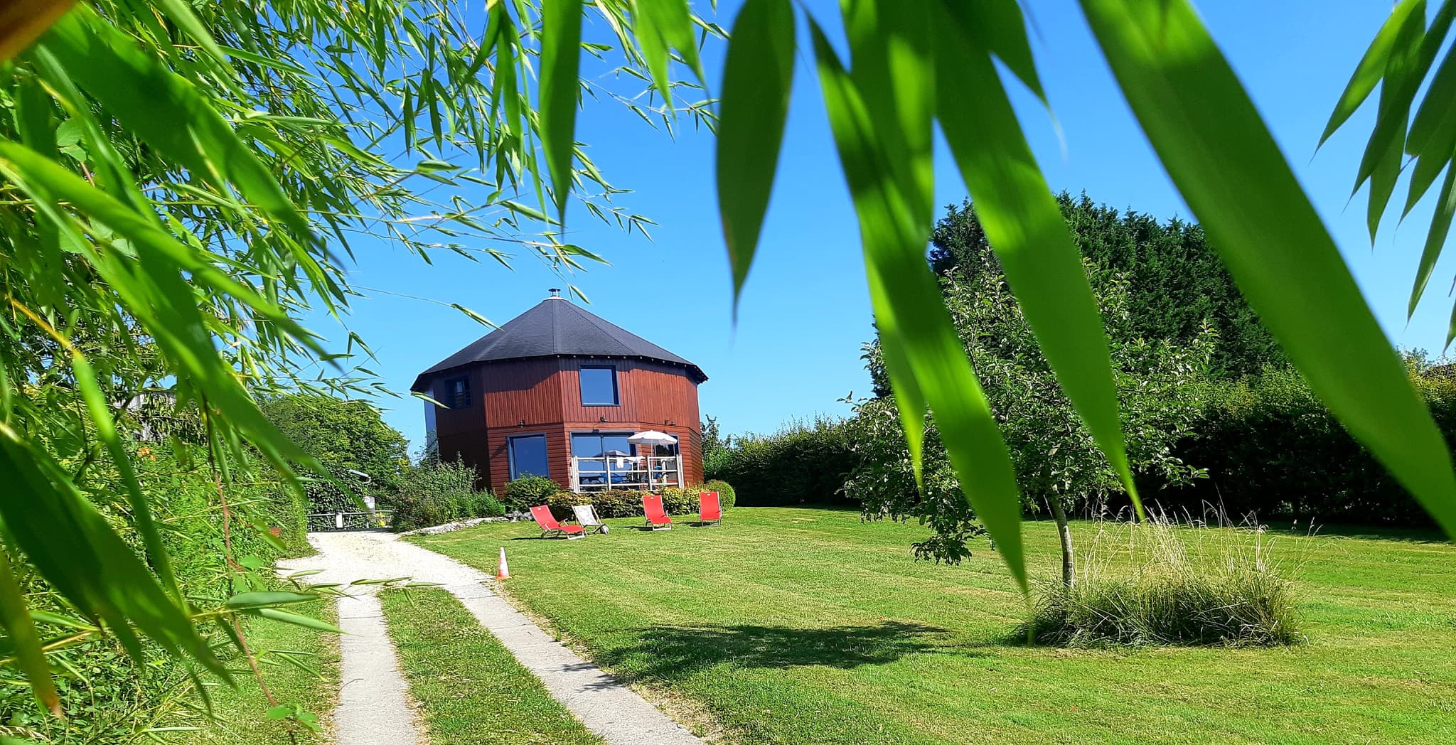 La Maison ronde domine la vallée de l'Ozon_1