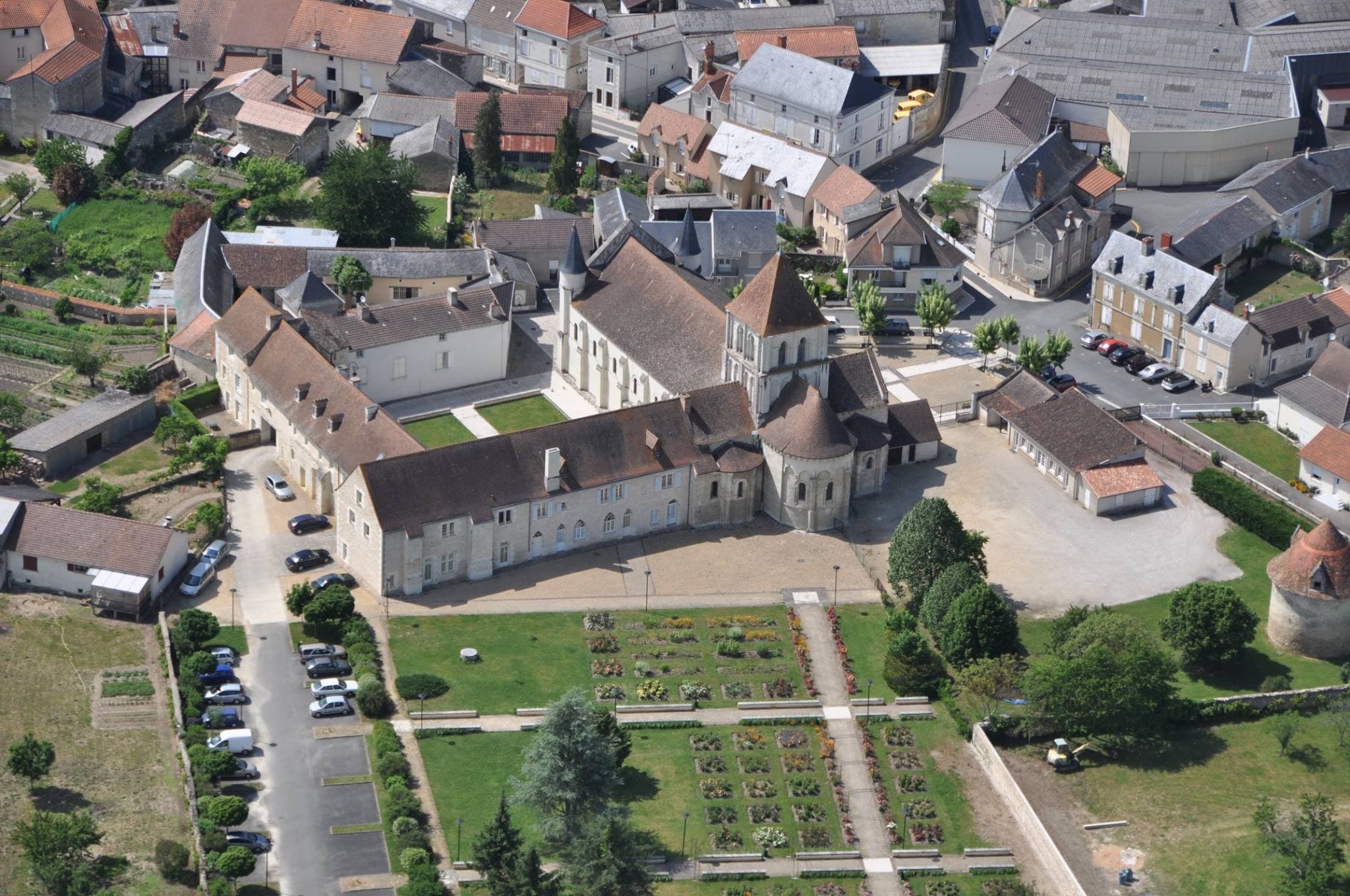 Ensemble conventuel de Lencloître - © P. Bannier_1