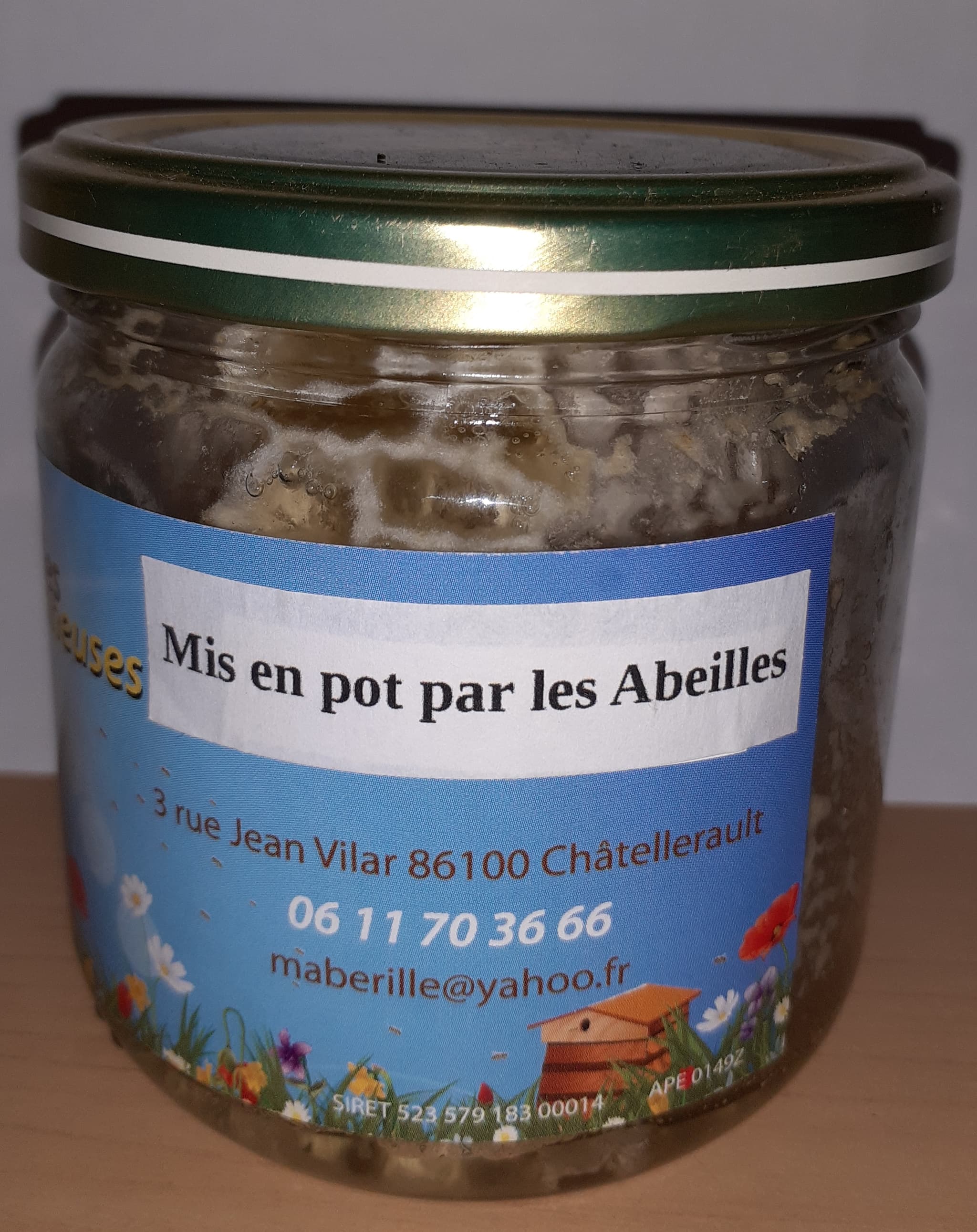 Miel vierge mis en pot part les abeilles_6