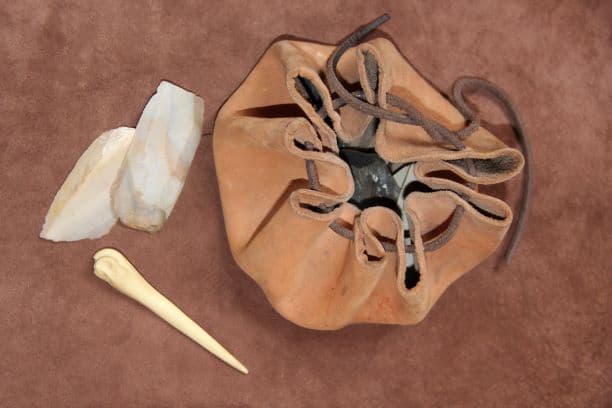 "Artisanat du cuir néo"