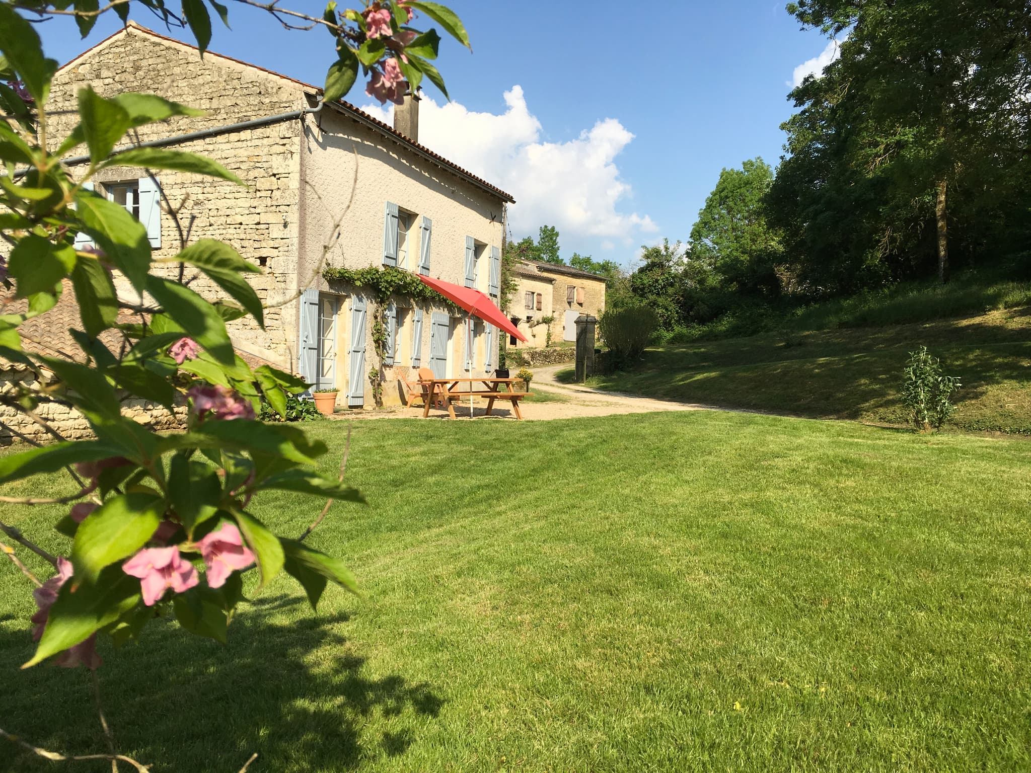 Les extérieurs de la Maison du Gardien