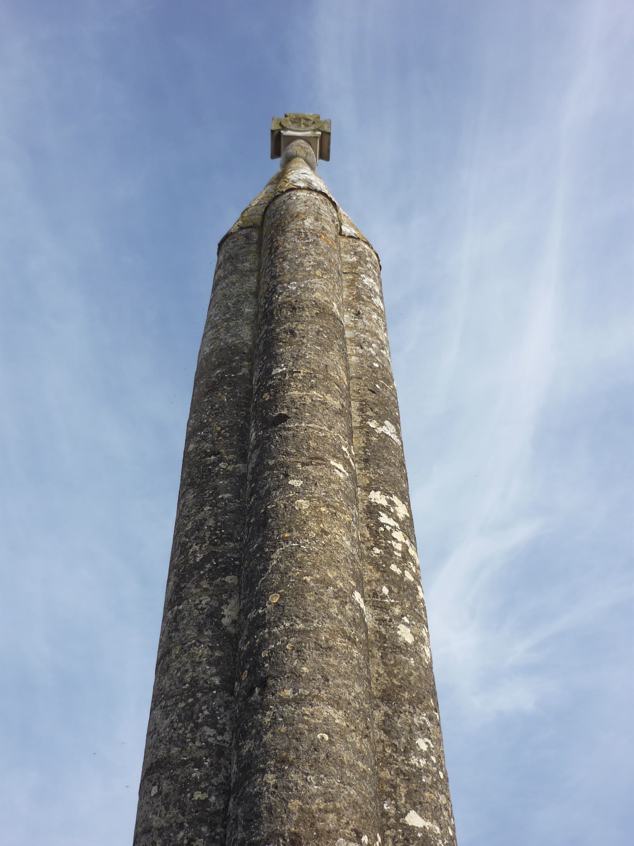 Quatre colonnes soudées en croix