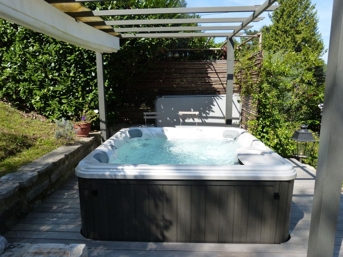 3 Jacuzzi