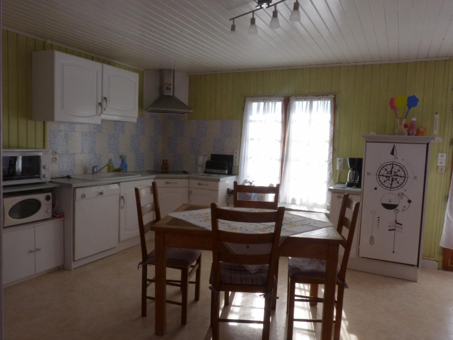 La cuisine, salon-séjour