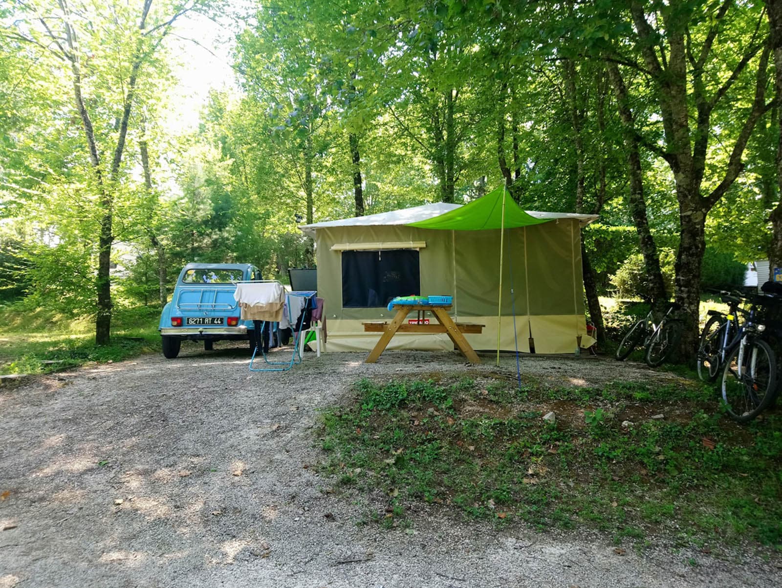 3-Tente-equipe-dordogne