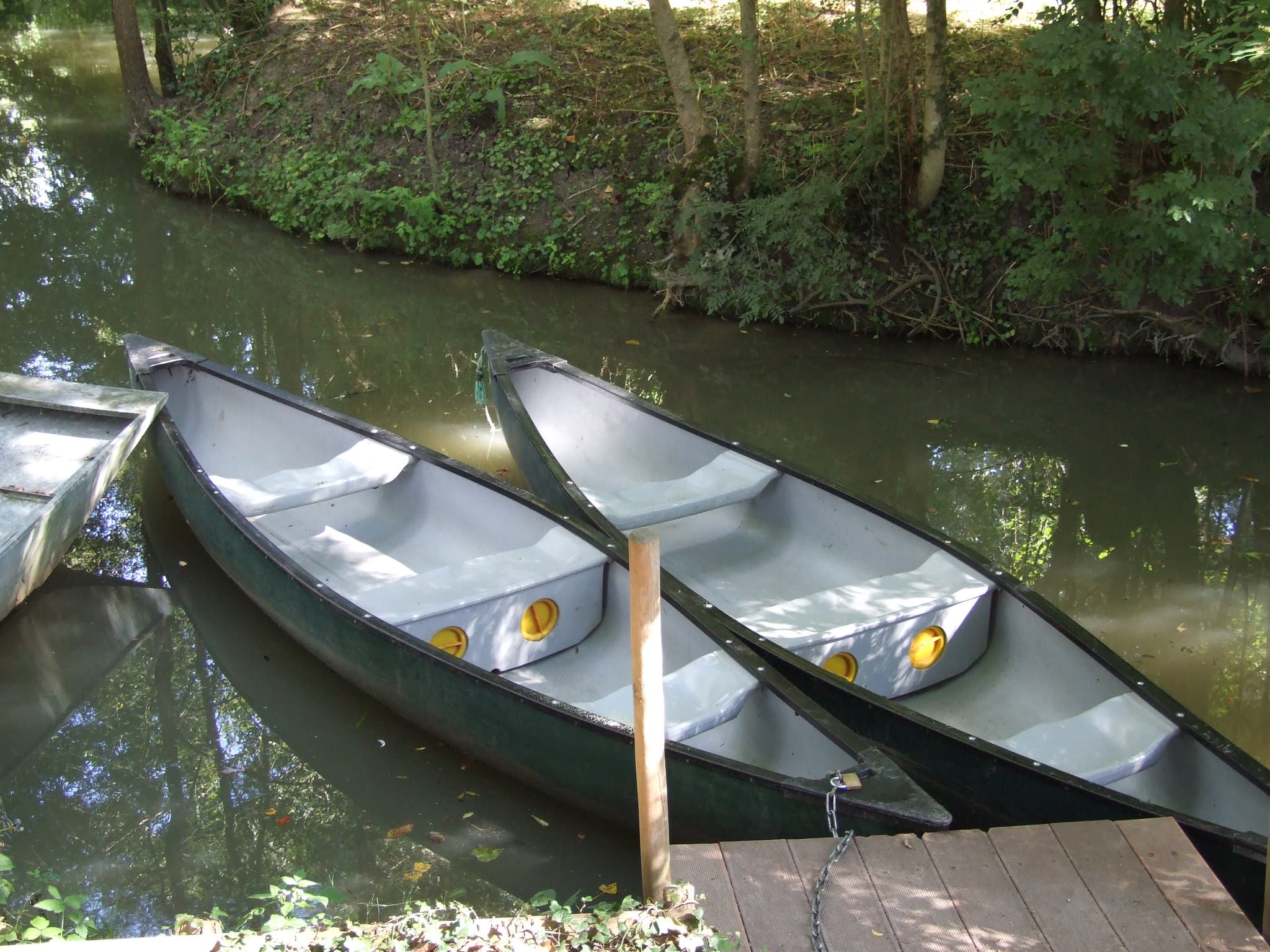 Les canoës à disposition