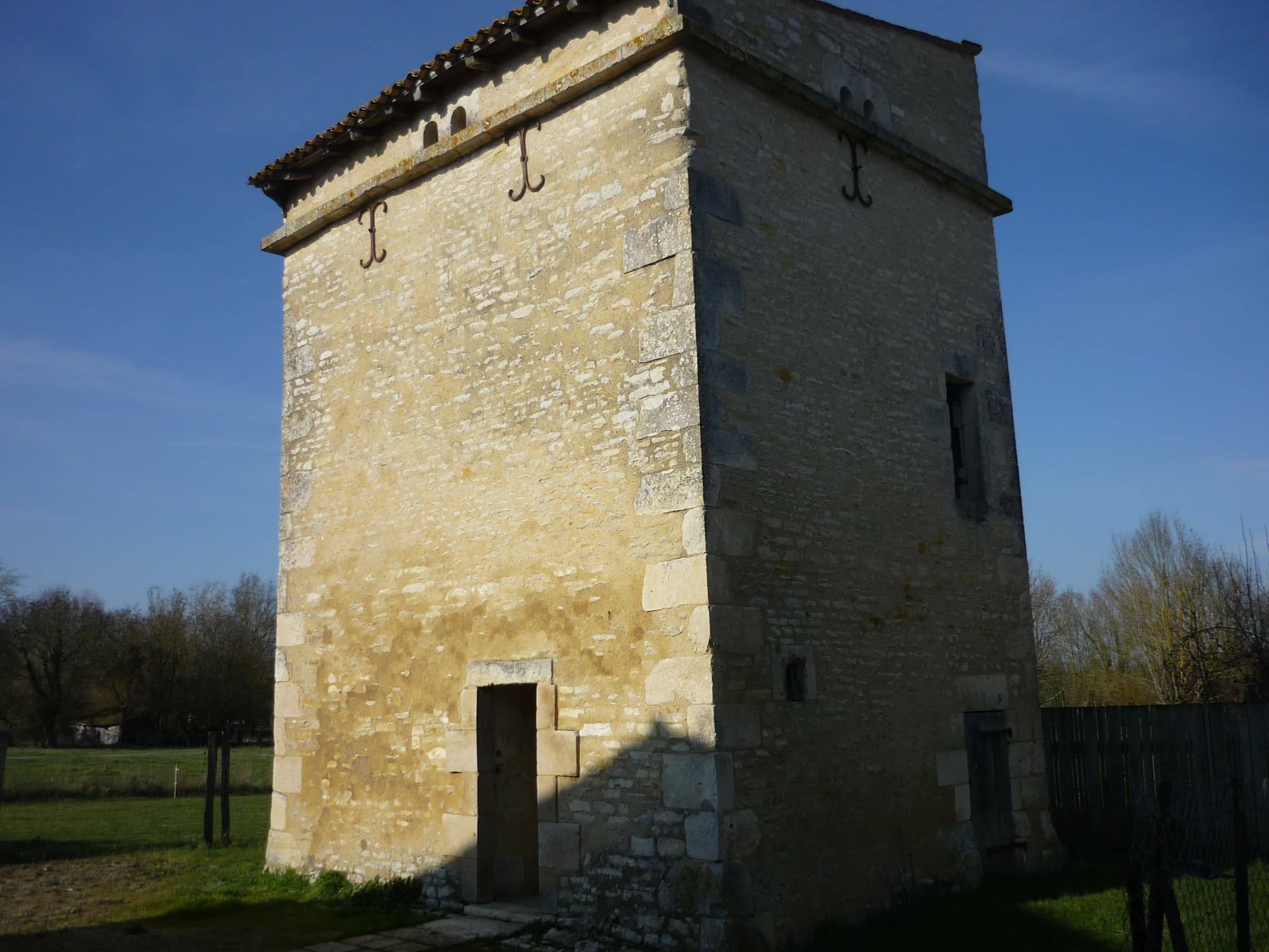 La tour-pigeonnier