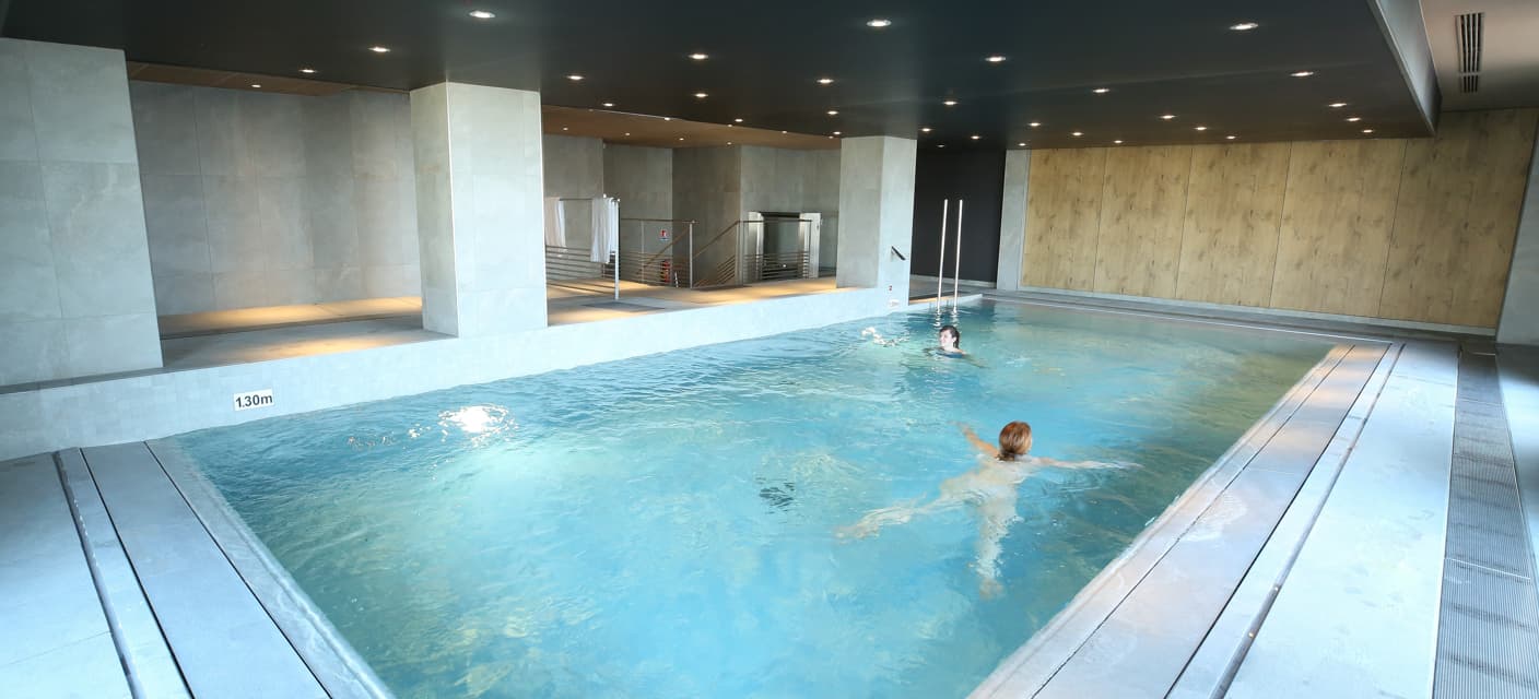 La piscine couverte et chauffée
