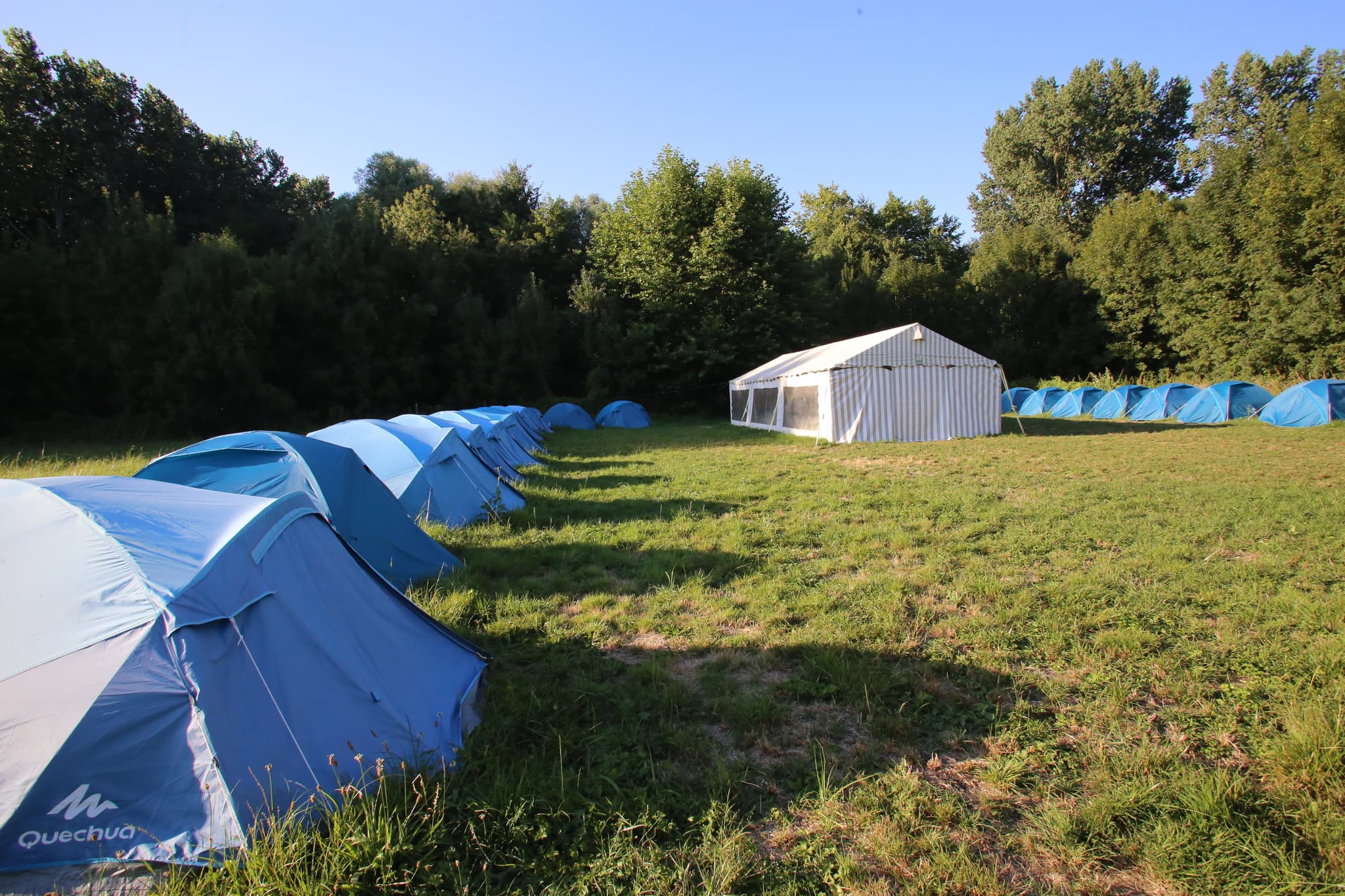 Des tentes