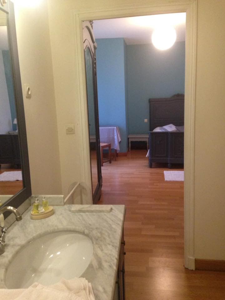 Une salle d'eau