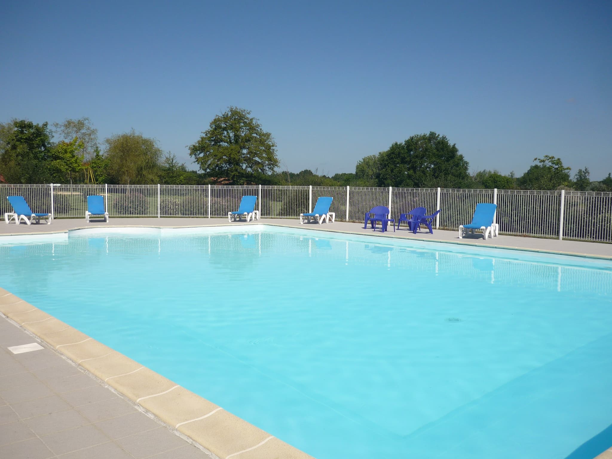 maison-lac-piscine