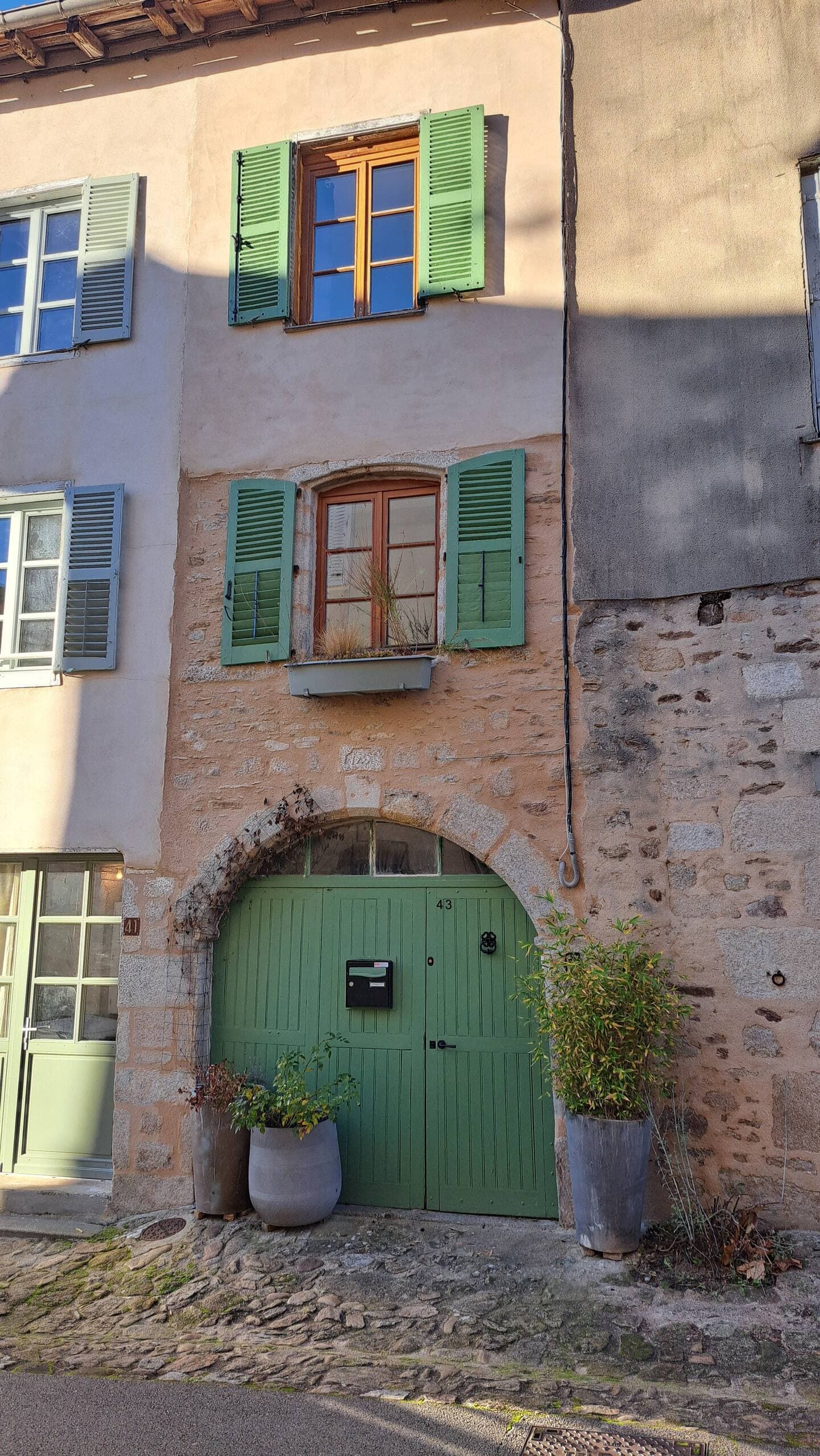 Maison Atypique Médiévale - Façade
